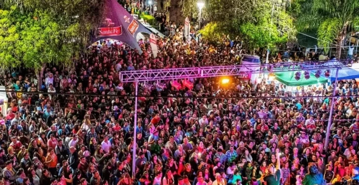 1º NOCHE DE LA 66º FIESTA NACIONAL DE LA FRUTILLA EN CORONDA, LLENO TOTAL EN TODOS LOS SECTORES DE LA FIESTA!!!