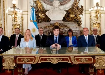 Milei flexibilizó las restricciones y ya no habrá destinos prohibidos para que los ministros viajen por vacaciones