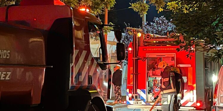 INCENDIO DE UNA CASA EN CAÑADA DE GOMEZ