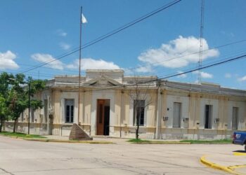 LAS ROSAS: POLICÍA ASISTIÓ A UNA MUJER DESCOMPENSADA Y LOGRÓ ESTABILIZARLA HASTA LA LLEGADA DEL SAMCO