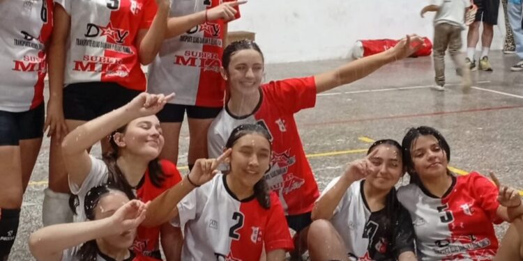 La Sub 14 de vóley del Club Atlético se consagró campeona anual logrando un histórico título