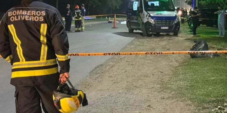 TRAGEDIA EN OLIVEROS: Una mujer murió al ser embestida por un camión en Ruta 11 cuando iba en bicicleta