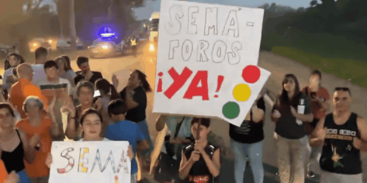 Los vecinos en Ibarlucea se manifestaron para reclamar un semáforo en la ruta 34