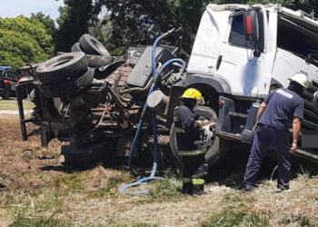 VUELCO DE UN CAMIÓN DE SAN GENARO EN RUTA 178 ALTURA LA CALIFORNIA