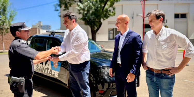 LA UNIDAD REGIONAL X DE CAÑADA DE GOMEZ INCORPORA UN NUEVO MÓVIL POLICIAL