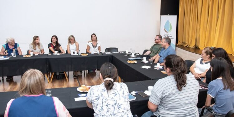 FIORENZA RECIBIÓ AL EQUIPO DE EDUCACIÓN QUE ACOMPAÑA A 157 NIÑOS TIMBUENSES EN EL CICLO DE COMPLEMENTACIÓN ESCOLAR