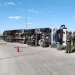 Un camión jaula que transportaba vacas volcó, aparentemente en solitario, en la Autopista Rosario – Córdoba sobre el acceso a la ruta 91.