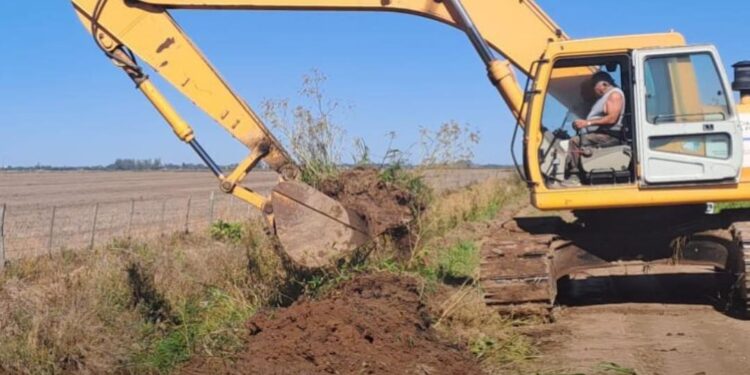 Avanza la limpieza del Canal “12 de Octubre” en El Trébol