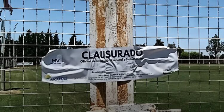 Multa de $18 millones y clausuras a Cremería de Carcaraña tras la pirotecnia y disturbios en la final de la Liga Cañadense