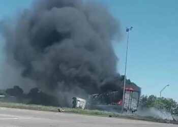 Dos camiones chocaron en Arrufó: se prendieron fuego y hay dos muertos