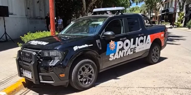 La provincia entrego un nuevo móvil 0KM a la Unidad Regional III para Las Rosas