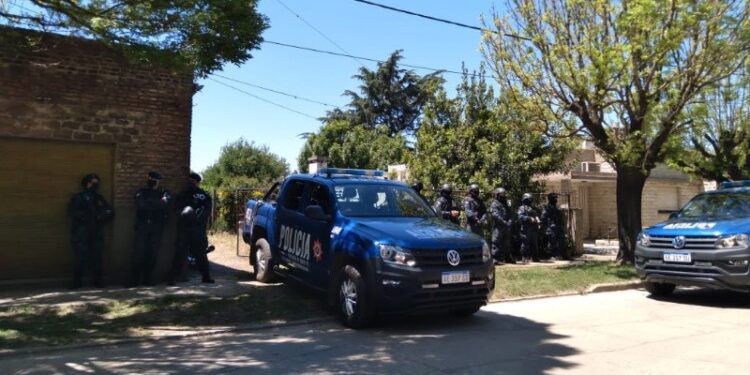 FUERZAS DE SEGURIDAD E ELA PROVINCIA ALLANAN LA COMUNA DE ZAVALLA