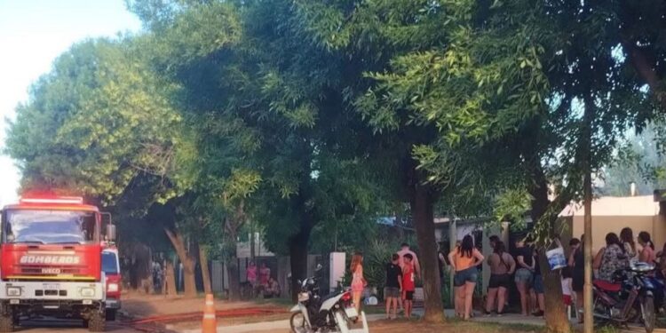 INCENDIO DE MAGNITUD EN UNA VIVIENDA DE CAÑADA ROSQUÍN