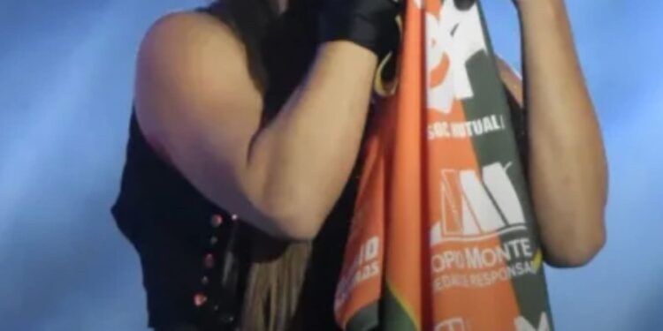 La Sole y la Camiseta de Club Atletico Montes de Oca, sede de la Fiesta del Asador