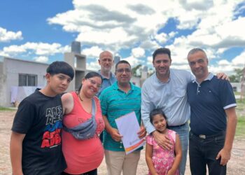 EL MUNICIPIO DE CAÑADA DE GÓMEZ ENTREGÓ CUATRO CASAS Y AVANZA EN LA FINALIZACIÓN DE LAS RESTANTES PARA COMPLETAR LAS 24 VIVIENDAS
