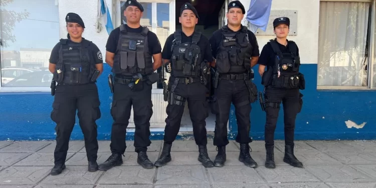 Intervención conjunta de policías y médicos permitió salvar una vida en Venado Tuerto