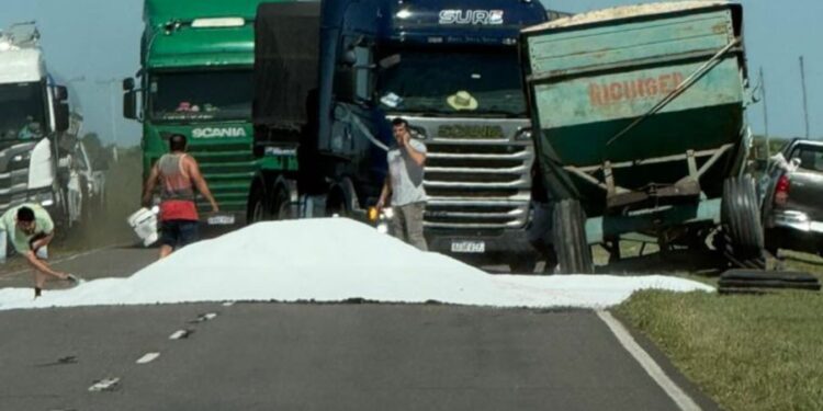 AHORA: Ruta 65 entre San Genaro y Diaz cortada al tránsito.