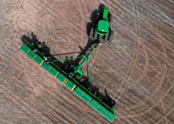 Tedeschi entregó la sembradora de pliegue frontal más grande del mercado argentino