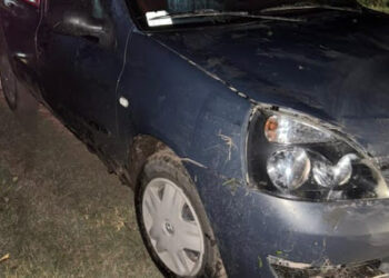 Vuelco de un auto en zona rural de Armstrong