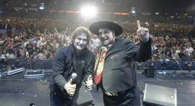 La Asociación Federal de Raíces Criollas expulsó al Chaqueño Palavecino de la institución por su actuación con Milei