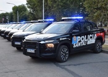 Entregaron 17 camionetas adaptadas para patrullaje policial en el departamento San Lorenzo.