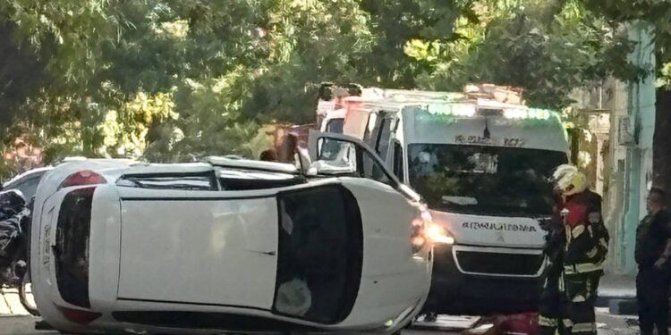 CHOCARON EN CASILDA CONTRA UN ÁRBOL Y VOLCARON