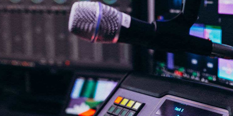 El 4 de enero de 1957 comienza a consolidarse la radio FM en Argentina, cambiando para siempre la forma de escuchar música. 