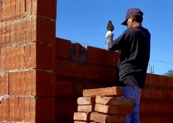 Avanza la construcción del nuevo barrio provincial de 12 viviendas en Carlos Pellegrini