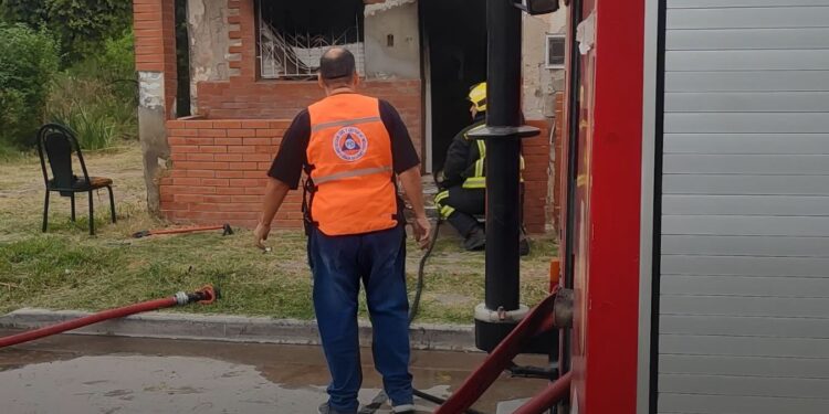 Bomberos de Cañada de Gómez intervinieron en dos incendios registradas con pocos minutos de diferencia.