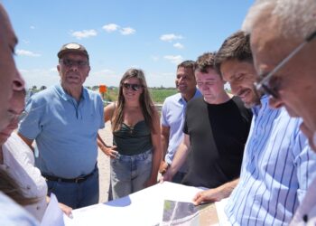 Acompañado por el senador Esteban Motta, Pullaro supervisó obras y dialogó con vecinos en San Martín