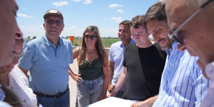 Acompañado por el senador Esteban Motta, Pullaro supervisó obras y dialogó con vecinos en San Martín