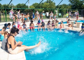 CIENTOS DE NIÑOS COMENZARON LA COLONIA DE VACACIONES 2026 EN TIMBÚES