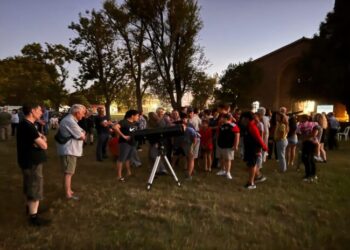 Colonia Médici vivió una noche única de observación astronómica con “Tu Cielo de Iriondo”