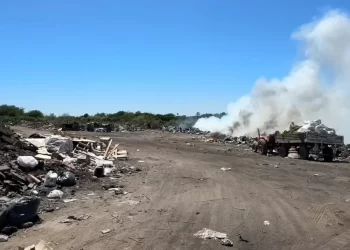 Denuncian basural ilegal de Carcarañá en territorio de Correa