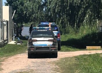 Hallaron a dos hombres muertos dentro de una canoa en el río Coronda