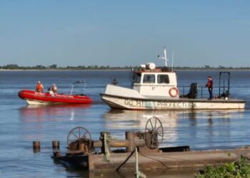 Intensa búsqueda de un menor desaparecido en el río Paraná en Puerto General San Martín