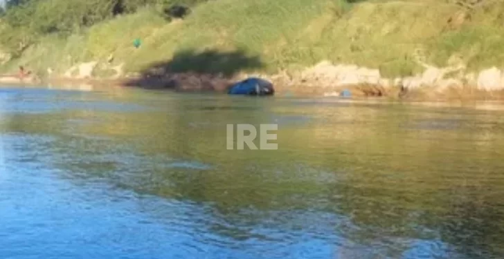Rescate en el Río Carcaraña: una menor fue sacada de un auto que cayó al agua