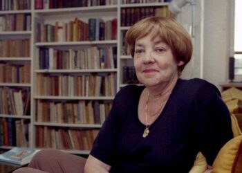 El 10 de enero de 2011 falleció la poeta y compositora argentina María Elena Walsh.