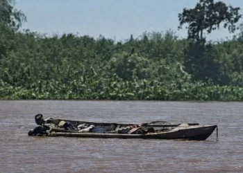 Doble crimen de pescadores en el río Coronda: Identificaron a las víctimas y denuncian que la escena fue montada para encubrir los asesinatos