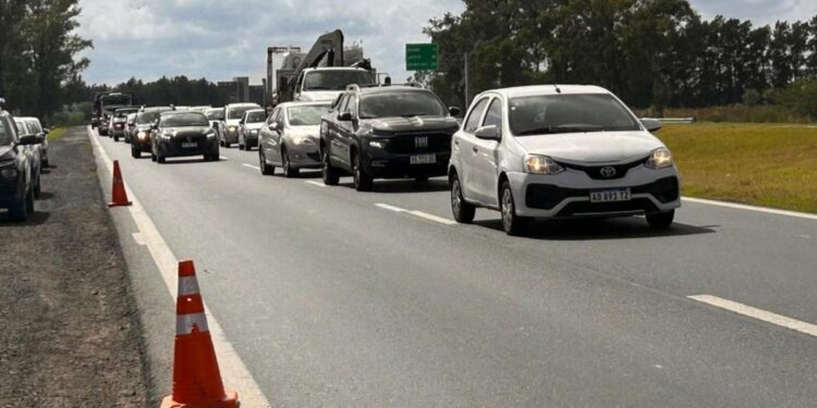 Caos de tránsito por dos choques en la autopista Rosario-Córdoba, cerca de Funes