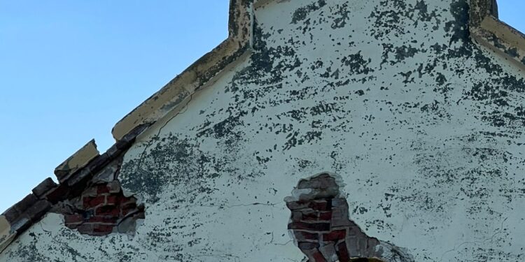 Rayo dañó gravemente la histórica capilla San Grato en Carlos Pellegrini