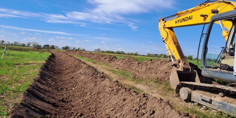 Santa Fe finaliza obra hídrica clave para la producción y la transitabilidad rural