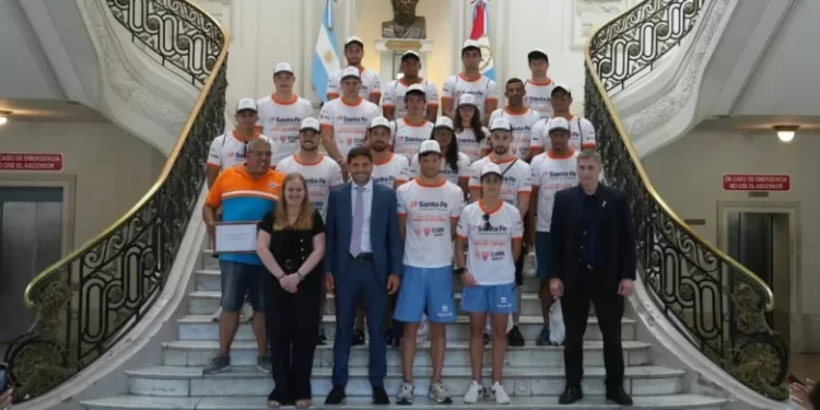 Pullaro presentó a los nadadores de la Santa Fe – Coronda: “El deporte nos distingue como provincia”