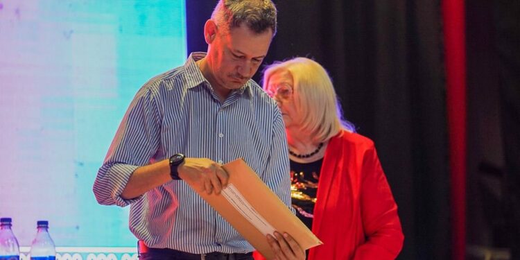 Sastre avanza hacia su red de agua potable