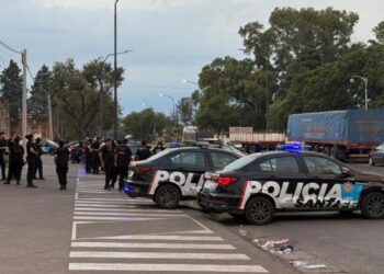 Continúa la protesta policial y el “sirenazo” en la Jefatura de Rosario