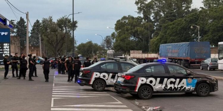 Continúa la protesta policial y el “sirenazo” en la Jefatura de Rosario