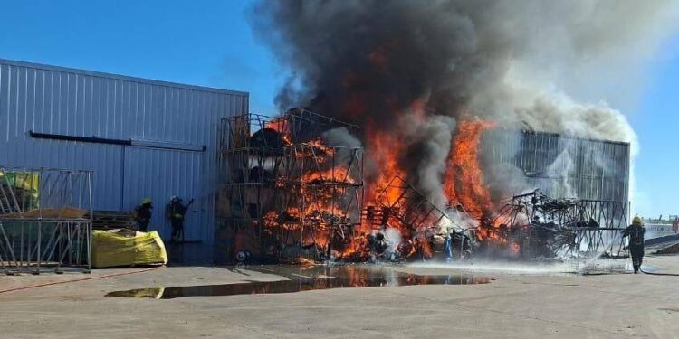 Incendio de gran magnitud en la planta de Corven Motos en Venado Tuerto