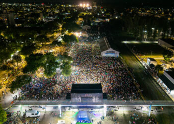 LÁZARO CABALLERO CONVOCÓ A UNA NOCHE MULTITUDINARIA EN EL FESTIVAL DE FOLKLORE DE MARCOS JUÁREZ.