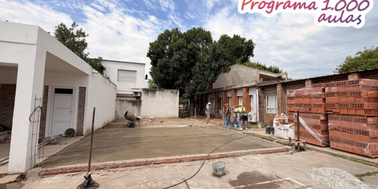 Avanza la construcción de 3 nuevas aulas en San Genaro, en el marco del programa “1000 Aulas”, impulsado por el gobernador Maximiliano Pullaro.