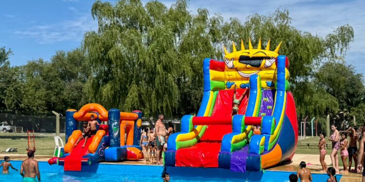 LAS ESCUELAS DE VERANO DISFRUTARON DE JORNADAS DE JUEGOS EN EL AGUA EN CAÑADA DE GÓMEZ